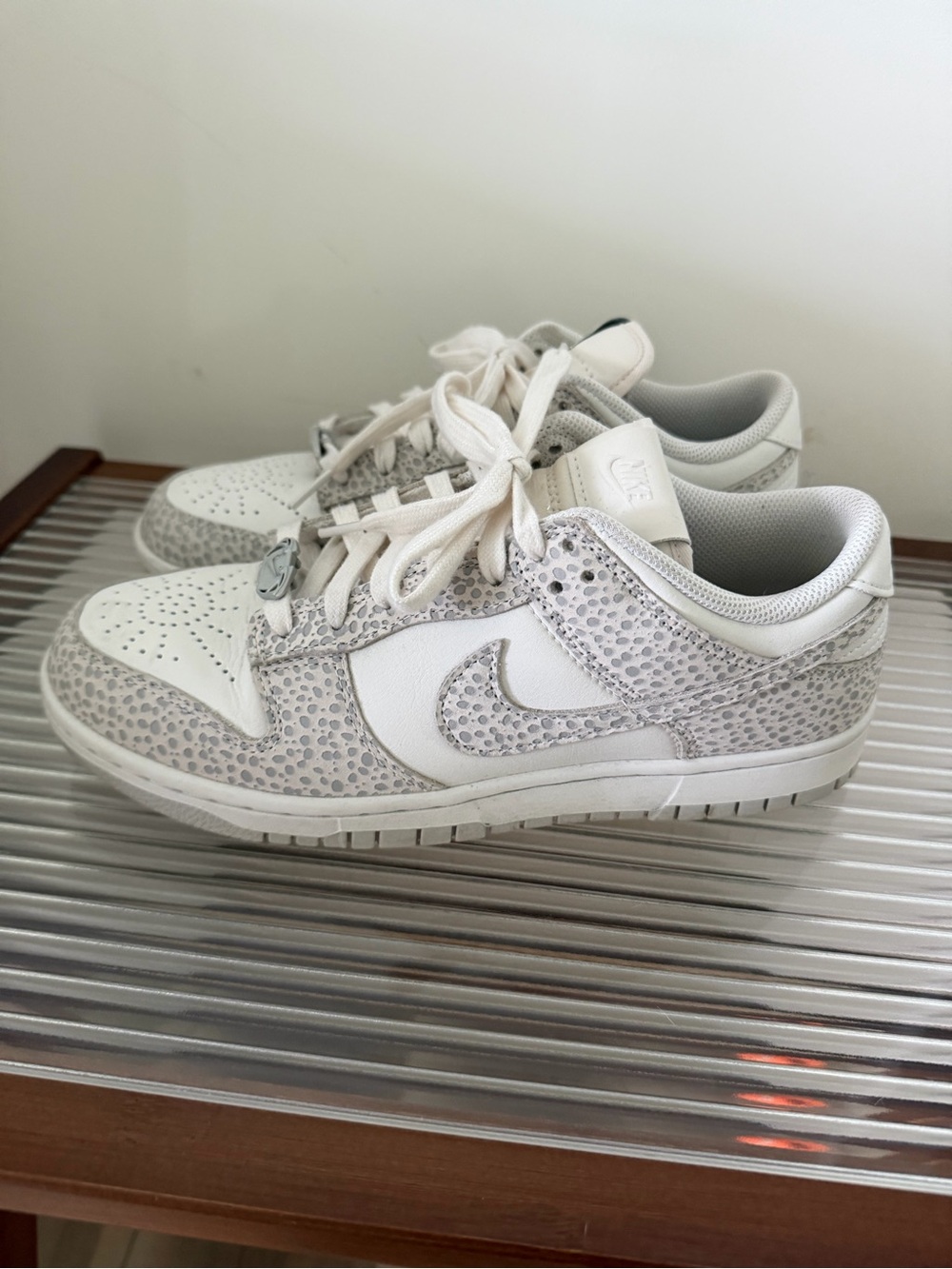 Nike Low-Top Sneakers in White and Light Gray Lunar Print